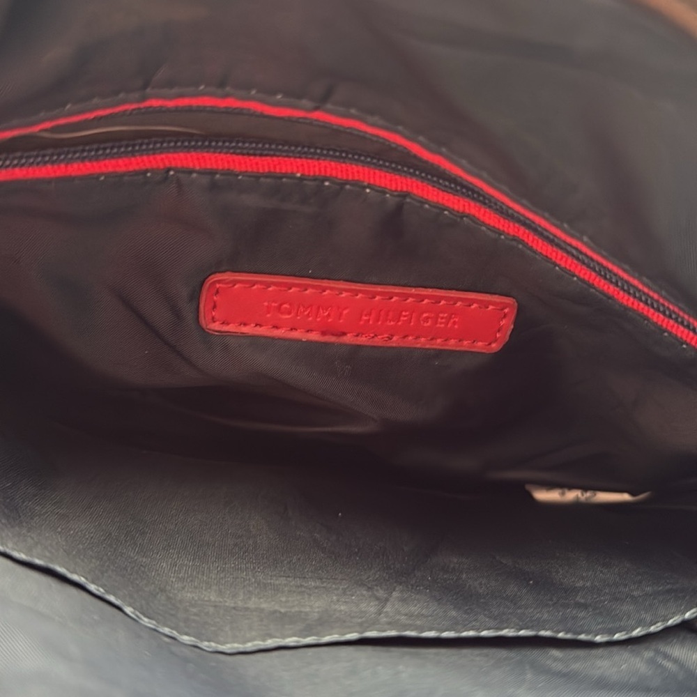 Tommy Hilfiger Small Crossbody Bag - Picture 4 of 5